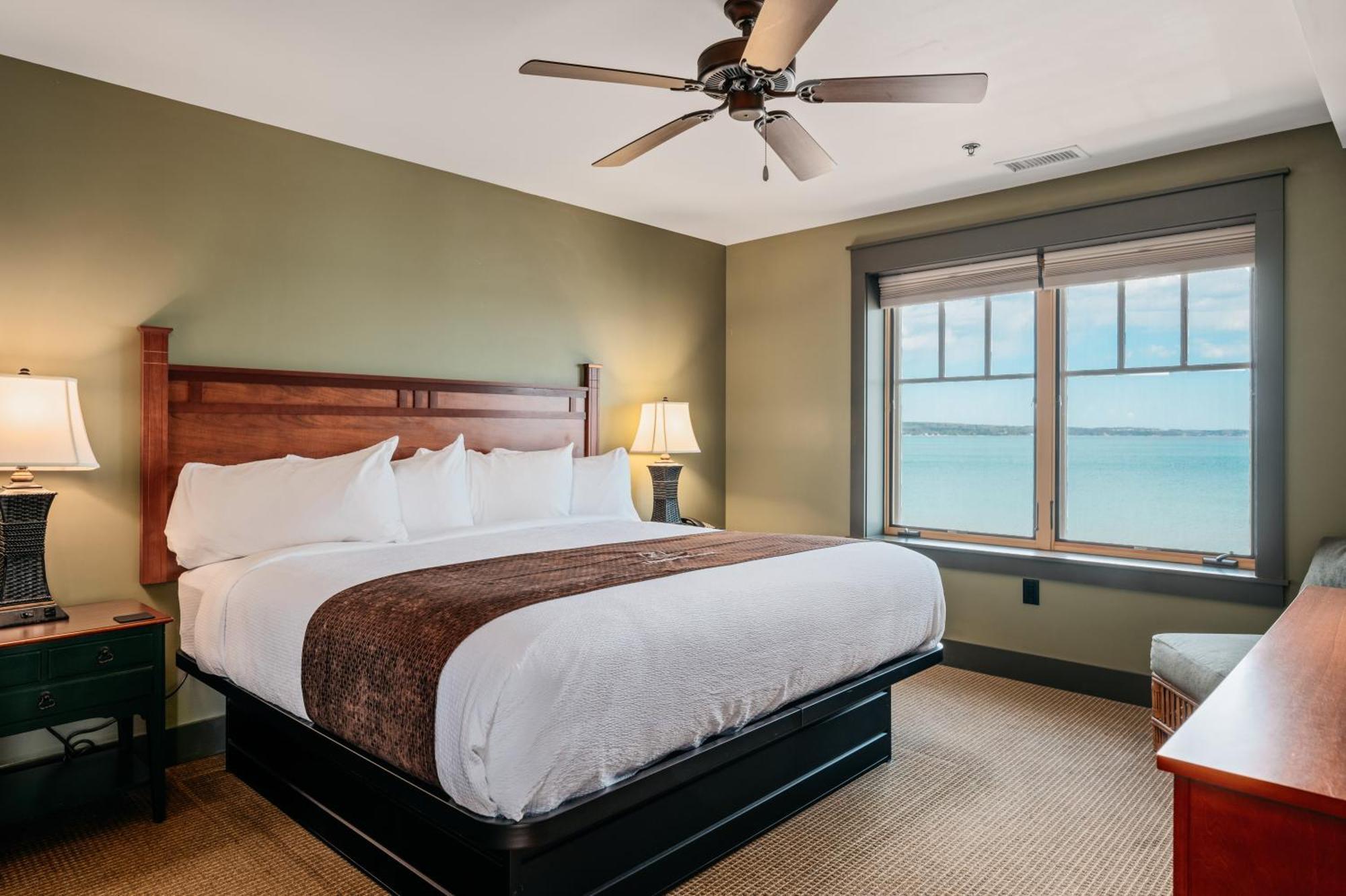 Tamarack Lodge Traverse City Phòng bức ảnh