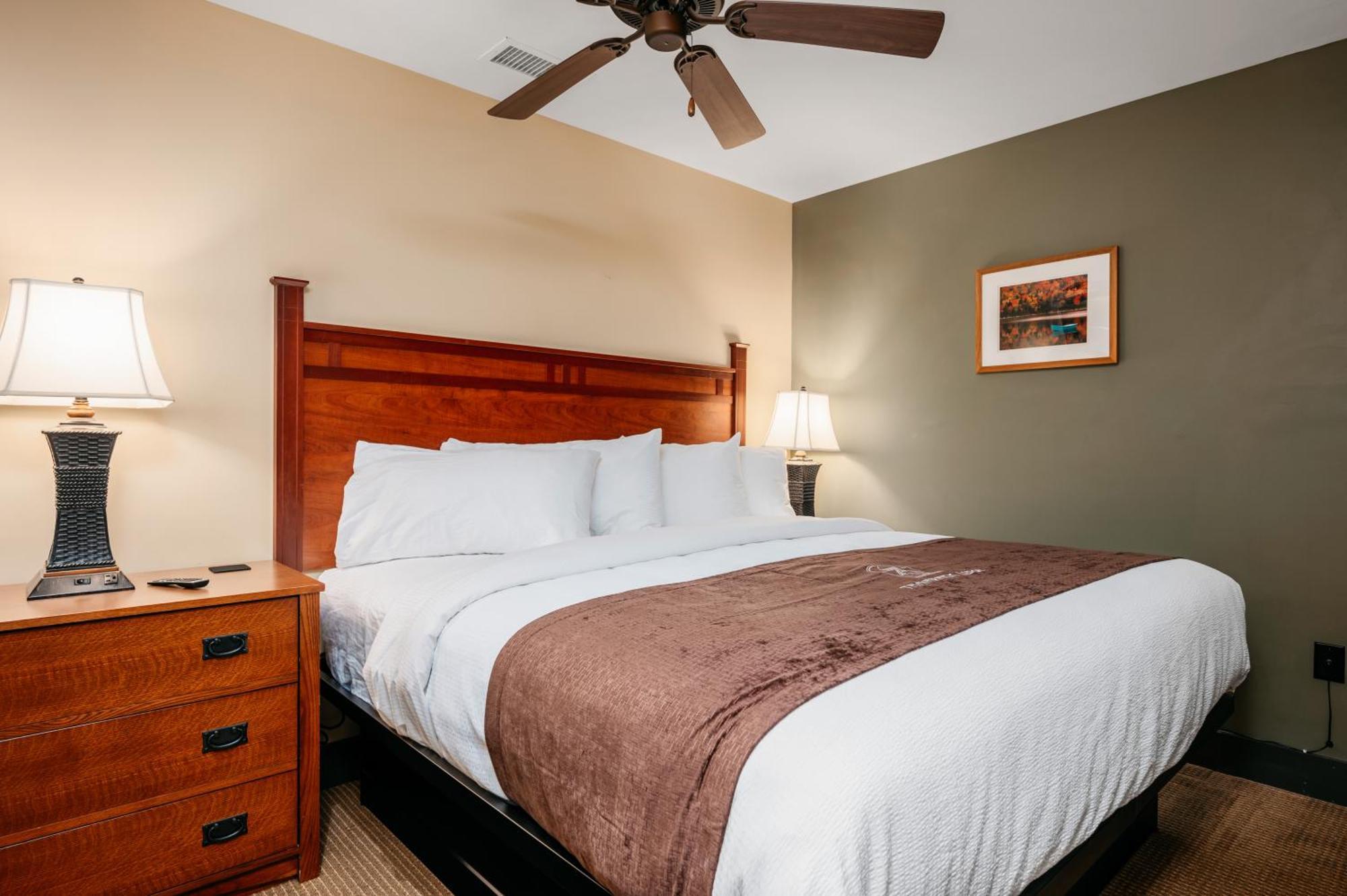 Tamarack Lodge Traverse City Phòng bức ảnh