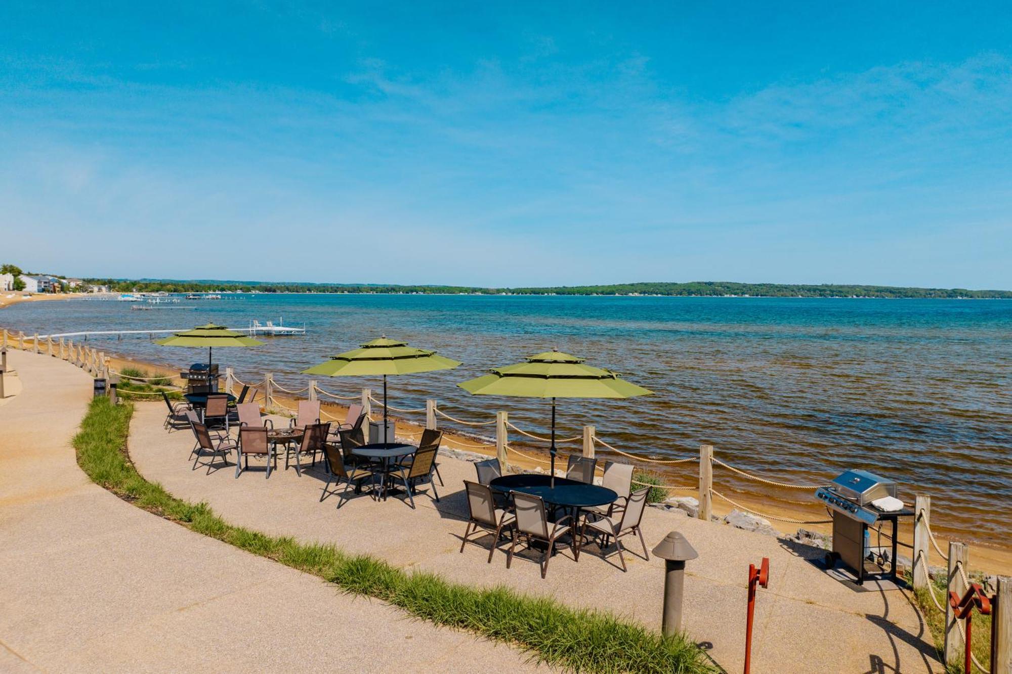 Tamarack Lodge Traverse City Ngoại thất bức ảnh