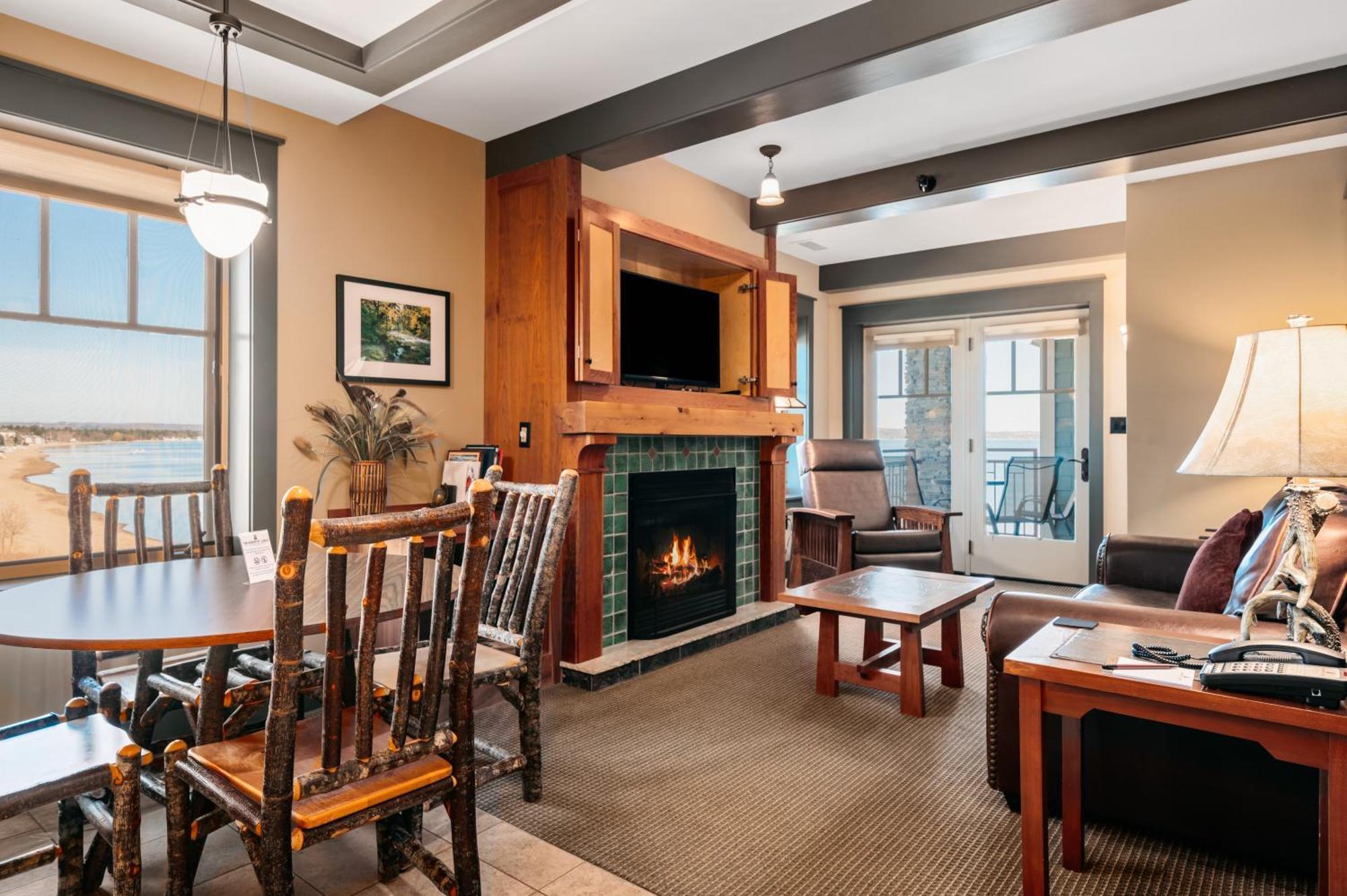 Tamarack Lodge Traverse City Phòng bức ảnh